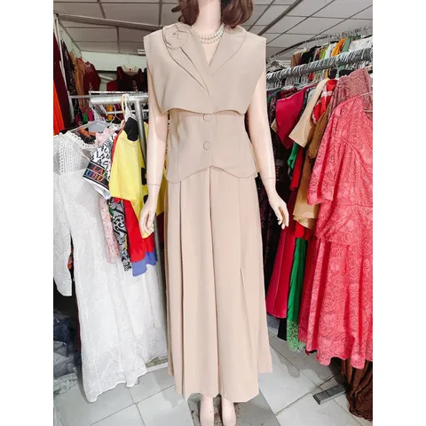 Set vest sang ,hoa vai chuẩn hàng thiết kế  Hàng cao cấp, có sẵn giao ngay M Có size SML Chất liệu tuyết mưa cao cấp