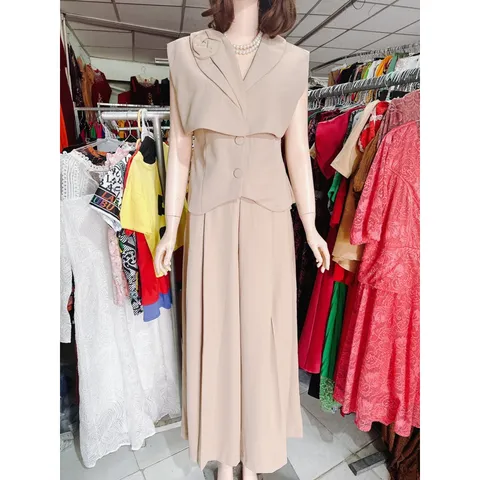 Set vest sang ,hoa vai chuẩn hàng thiết kế  Hàng cao cấp, có sẵn giao ngay M Có size SML Chất liệu tuyết mưa cao cấp