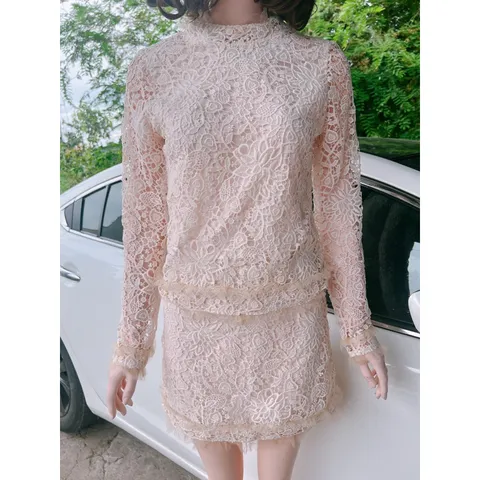 Set ren nổi siêu đẹp, màu kem Giá 390k Gồm áo + chân váy ren size SM Hàng có sẵn giao ngay Hàng đường may đẹp, kỹ,