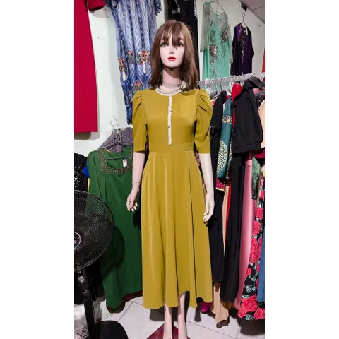 Đầm dáng dài màu bơ Eo dưới 68cm mặc đẹp Chiều dài đầm 121cm Giá 320k