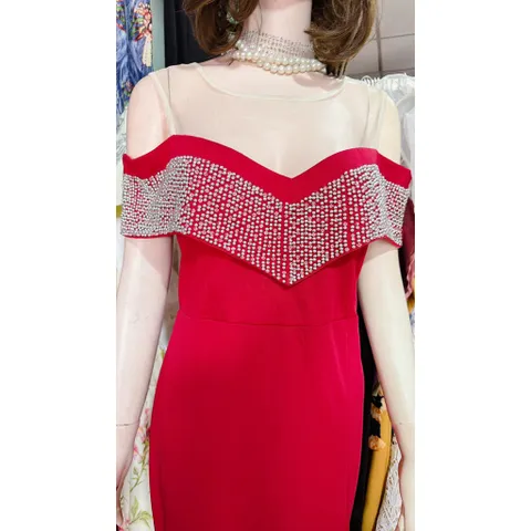 Đầm dạ hội đuôi cá tay choàng phối lưới đính đá thủ công tỉ mỉ cao cấp, xẻ bên trái dễ đi lại, tôn đôi chân dài