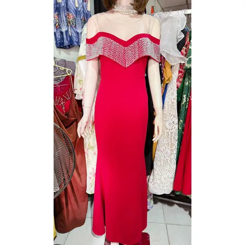 Đầm dạ hội đuôi cá tay choàng phối lưới đính đá thủ công tỉ mỉ cao cấp, xẻ bên trái dễ đi lại, tôn đôi chân dài
