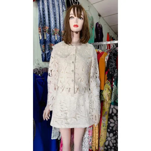 Set ren thêu nổi AMYY' cổ đính đá, nút đá siêu đẹp Hàng siêu cấp Màu kem Đúp lót 2 lớp Hàng chính chủ Giá 550k