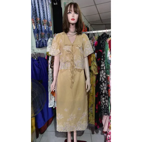 Set ren thêu hoa văn có thể mặc đi du lịch đi biển siêu đẹp + áo crop cổ v hàng dây buộc nơ + chân váy dài