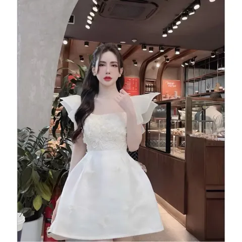 Đầm thiết kế đính kết thủ công, có sẵn mút ngực Hàng có sẵn giao ngay S, eo dưới 62cm Màu kem Hàng đẹp Có sẵn lót quần