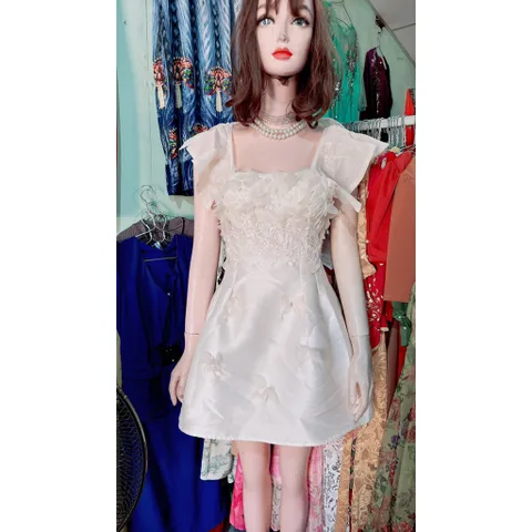Đầm thiết kế đính kết thủ công, có sẵn mút ngực Hàng có sẵn giao ngay S, eo dưới 62cm Màu kem Hàng đẹp Có sẵn lót quần