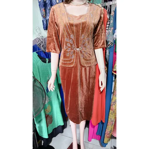 Đầm nhung siêu đẹp Hàng  100% sử dụng hình ảnh thật của sản phẩm  Giá 390k Màu nâu tây Chất liệu nhung cao cấp
