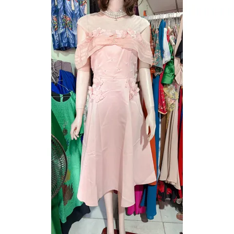 Đầm thiết kế đính kết nổi chất tapta xịn màu đỏ (size L eo dưới 78cm),mau hồng size XL ( eo dưới 80cm) đính kết nổi
