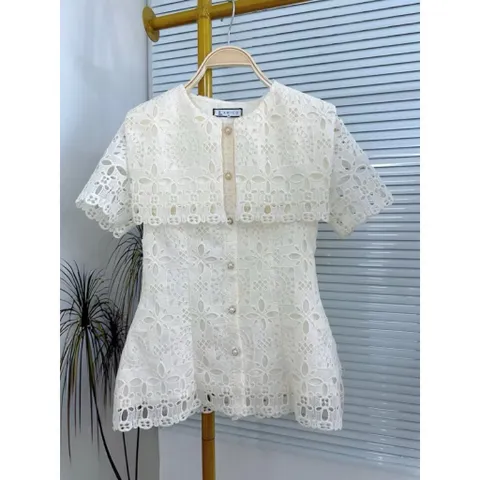 Áo ren cao cấp Hàng có sẵn giao ngay Giá 290k Chất liệu ren nổi siêu đẹp, dễ dàng phối chân váy, quần, …đi biển