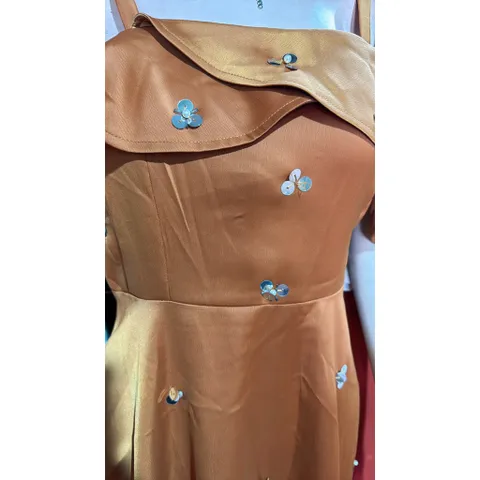 Đầm Dự Tiệc 2 Dây Trễ Vai Phối Đá Sang Trọng - Hàng có sẵn giao ngay  Size SMLXL Chất liệu lụa Pháp sang trọng Màu cam