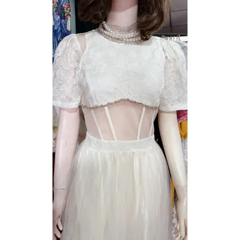 đầm ren thiết kế phối đá xinh Màu kem Size SM, eo dưới 72cm mặc đẹp, đúp lót 3 lớp Giá 390k Dáng dài, đầm dài 132cm