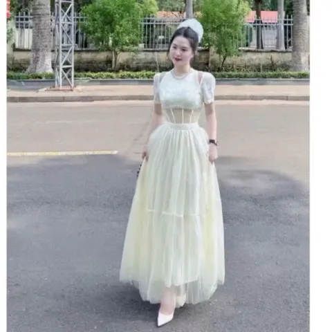 đầm ren thiết kế phối đá xinh Màu kem Size SM, eo dưới 72cm mặc đẹp, đúp lót 3 lớp Giá 390k Dáng dài, đầm dài 132cm