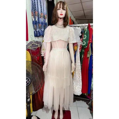 đầm ren thiết kế phối đá xinh Màu kem Size SM, eo dưới 72cm mặc đẹp, đúp lót 3 lớp Giá 390k Dáng dài, đầm dài 132cm