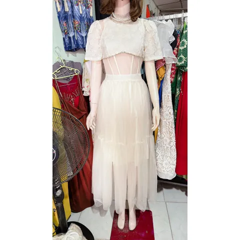 đầm ren thiết kế phối đá xinh Màu kem Size SM, eo dưới 72cm mặc đẹp, đúp lót 3 lớp Giá 390k Dáng dài, đầm dài 132cm