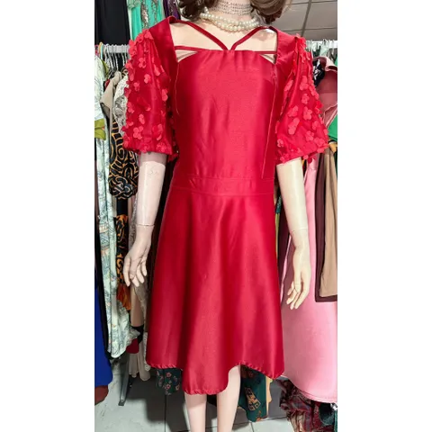 Đầm thiết kế đính kết hoa cổ yếm sang chảnh tiểu thư có big size Gía 390k Hàng có sẵn giao ngay 3XL Dưới 80kg mặc đẹp