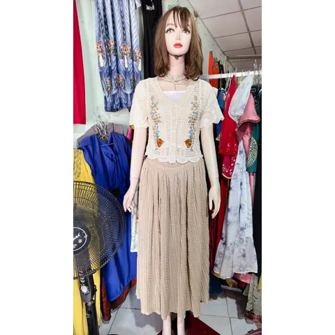 Set áo + chân váy Hàng có sẵn giao ngay Màu nude Giá 399k/ cả set gồm áo + chân váy