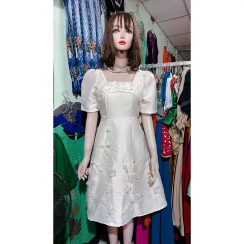 Đầm thiết kế đính kết hoa nổi màu kem Size SML  Hàng có sẵn giao ngay L Chất liệu tapta cao cấp Giá 390k