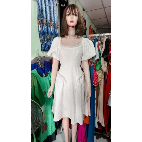 Đầm Dự Tiệc Đầm Gấm Cổ Vuông Đính Ngọc  Giá 390k Hang xịn cao cấp Màu trắng Hàng có sẵn giao ngay Eo dưới 76cm mặc