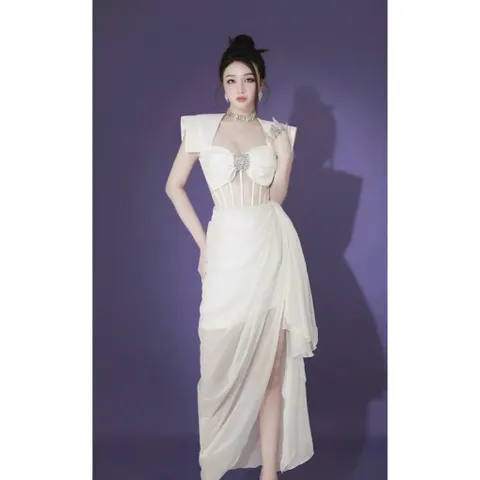 ĐẦM CỔ U XẾP LY PHỐI BÈO ĐÍNH ĐÁ cao cấp Giá 590k, người ta đang bán 8xx Màu trắng Hàng có sẵn giao ngay Size SM