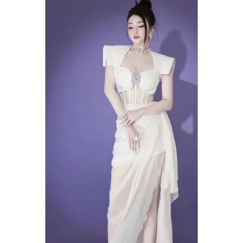 ĐẦM CỔ U XẾP LY PHỐI BÈO ĐÍNH ĐÁ cao cấp Giá 590k, người ta đang bán 8xx Màu trắng Hàng có sẵn giao ngay Size SM