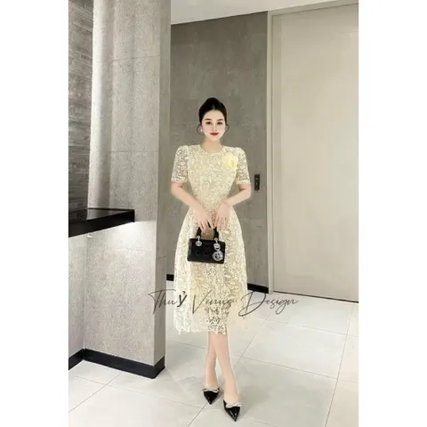 Đầm ren cao cấp  Hàng có sẵn giao ngay  Có đủ size SML Giá 390k Chất liệu ren cao cấp Hàng chính chủ Thuỷ Venus