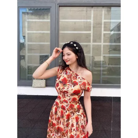 Đầm hoa lệch vai siêu đẹp Hàng có sẵn giao ngay 2XL Đủ size SMLXL2XL Đúp lót 2 lớp Giá 399k Dáng dài Chất liệu tơ nhẹ
