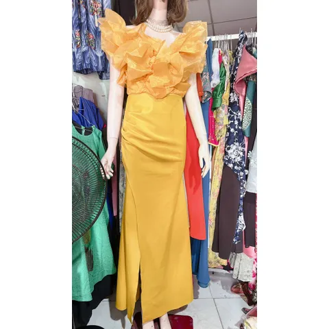 Đầm dạ hội  sẻ tà tạo kiểu cách điệu ở ngực, có sẵn mút ngực, có thể mặc được 2 kiểu : lên vai và trễ vai đều đẹp