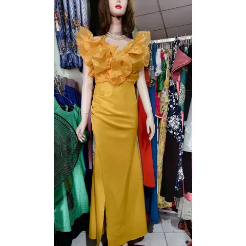Đầm dạ hội  sẻ tà tạo kiểu cách điệu ở ngực, có sẵn mút ngực, có thể mặc được 2 kiểu : lên vai và trễ vai đều đẹp
