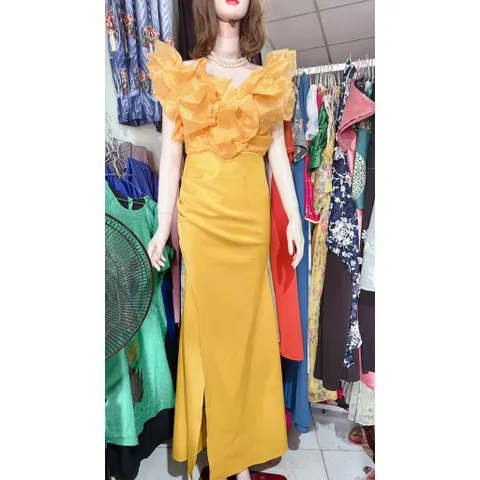 Đầm dạ hội  sẻ tà tạo kiểu cách điệu ở ngực, có sẵn mút ngực, có thể mặc được 2 kiểu : lên vai và trễ vai đều đẹp