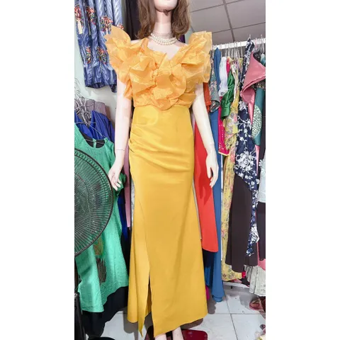 Đầm dạ hội  sẻ tà tạo kiểu cách điệu ở ngực, có sẵn mút ngực, có thể mặc được 2 kiểu : lên vai và trễ vai đều đẹp