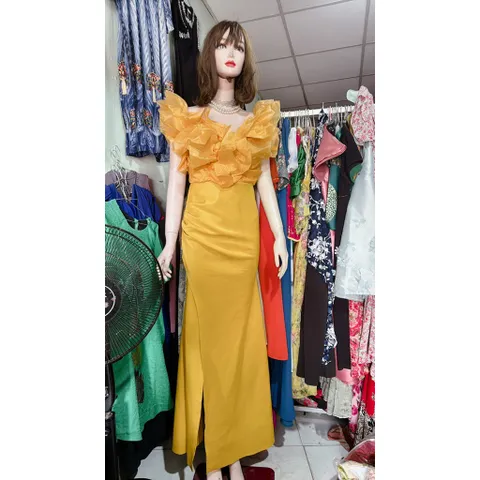 Đầm dạ hội  sẻ tà tạo kiểu cách điệu ở ngực, có sẵn mút ngực, có thể mặc được 2 kiểu : lên vai và trễ vai đều đẹp