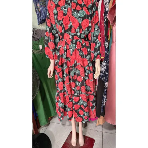 Đầm maxi hoa hồng mặc đi biển, du lịch, cafe... Dưới 70kg mặc đẹp, phía sau có bo chun co giãn dễ mặc Giá 290k