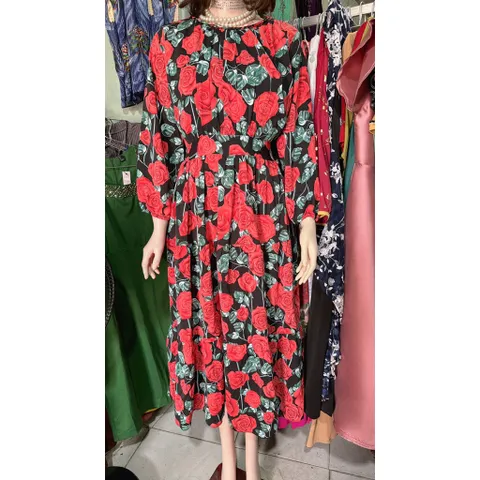 Đầm maxi hoa hồng mặc đi biển, du lịch, cafe... Dưới 70kg mặc đẹp, phía sau có bo chun co giãn dễ mặc Giá 290k