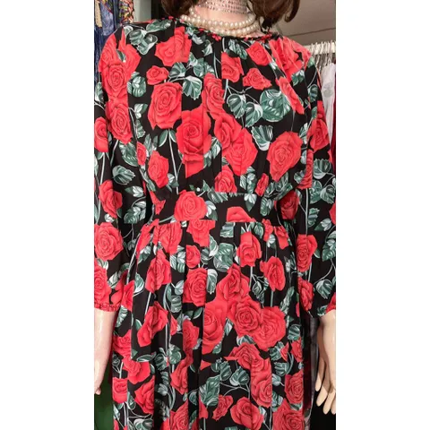 Đầm maxi hoa hồng mặc đi biển, du lịch, cafe... Dưới 70kg mặc đẹp, phía sau có bo chun co giãn dễ mặc Giá 290k