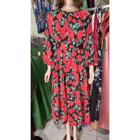 Đầm maxi hoa hồng mặc đi biển, du lịch, cafe... Dưới 70kg mặc đẹp, phía sau có bo chun co giãn dễ mặc Giá 290k