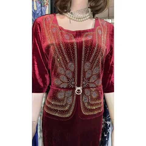 Giá 420k Hàng có sẵn giao ngay Đầm vest nhung đính kết siêu sang Màu đỏ đô Chất liệu nhung co giãn dễ mặc