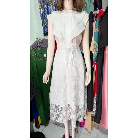 Đầm ren màu trắng dáng dài Size SML mặc đẹp Giá 390k Đúp lót 2 lớp Chiều dài đầm 115cm