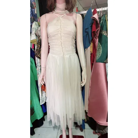 Đầm cổ yếm xòe lưới đính đá sang trong Màu kem Size SMLXL2XL Đúp lót 2 lớp Giá 299k Có sẵn mút ngực