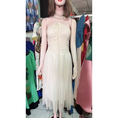 Đầm cổ yếm xòe lưới đính đá sang trong Màu kem Size SMLXL2XL Đúp lót 2 lớp Giá 299k Có sẵn mút ngực
