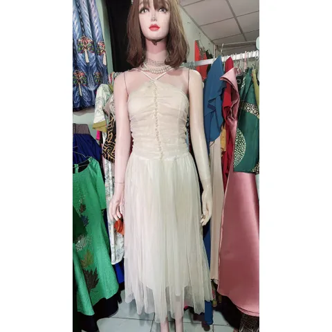 Đầm cổ yếm xòe lưới đính đá sang trong Màu kem Size SMLXL2XL Đúp lót 2 lớp Giá 299k Có sẵn mút ngực