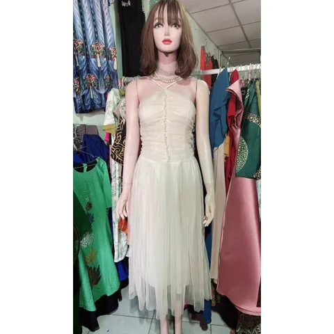 Đầm cổ yếm xòe lưới đính đá sang trong Màu kem Size SMLXL2XL Đúp lót 2 lớp Giá 299k Có sẵn mút ngực