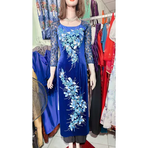 Áo dài nhung đính kết