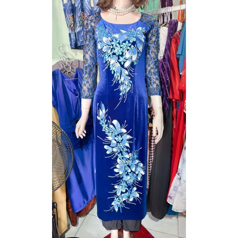 Áo dài nhung đính kết