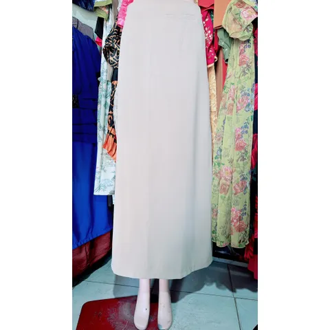 Chân Váy bút chì dài 100cm chất Vitex hàng cao cấp hàng 2 lớp dày đẹp Màu kem Giá 320k Size S, eo dươi 69cm mặc đẹp