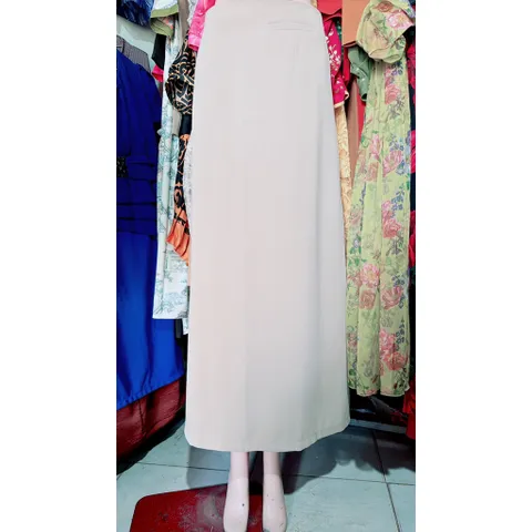 Chân Váy bút chì dài 100cm chất Vitex hàng cao cấp hàng 2 lớp dày đẹp Màu kem Giá 320k Size S, eo dươi 69cm mặc đẹp