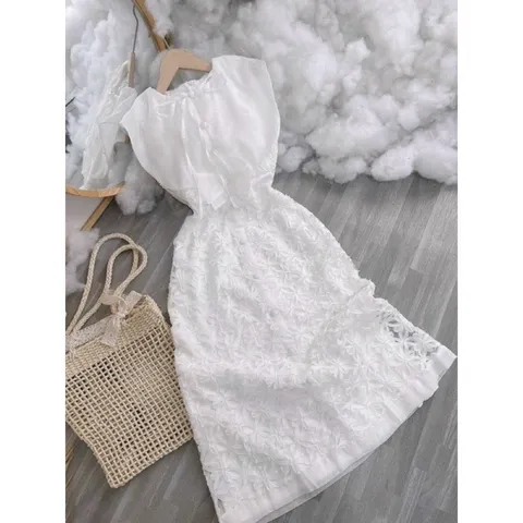Đầm ren trắng cổ voan   ▪️ Màu trắng  ▪️ Freesize  ▪️ Chất ren có đúp lót dày dặn không lộ , không mỏng  Giá 330k
