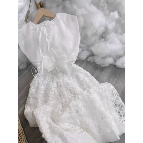 Đầm ren trắng cổ voan   ▪️ Màu trắng  ▪️ Freesize  ▪️ Chất ren có đúp lót dày dặn không lộ , không mỏng  Giá 330k