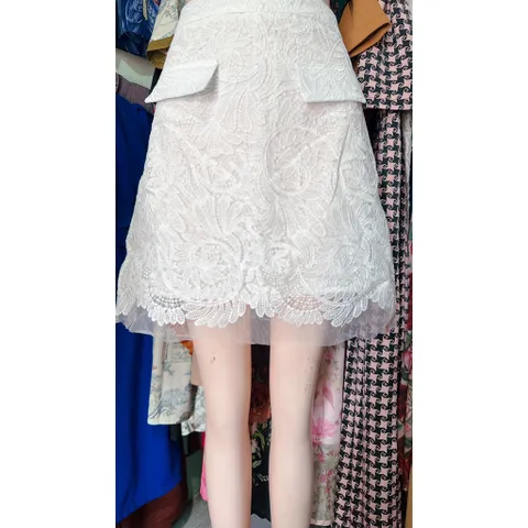 Chân váy ren Màu trắng Hàng có sẵn giao ngay Size SM, eo dưới 74cm mặc đẹp Giá 250k Chiều dài chân váy 45cm