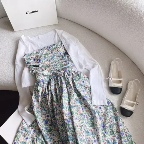 SET ĐẦM  cúp hoạ tiết HOA + KÈM KHOÁC CROP TRẮNG Hàng có sẵn giao ngay  Giá 290k/ cả set Size SM Hàng đẹp, có sẵn mút
