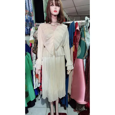 Đầm tay dài dập ly toàn bộ mặc đi biển đi du lịch đi chơi siêu đẹp Màu kem Dáng dài Giá 420k Size SMLXL mặc đẹp